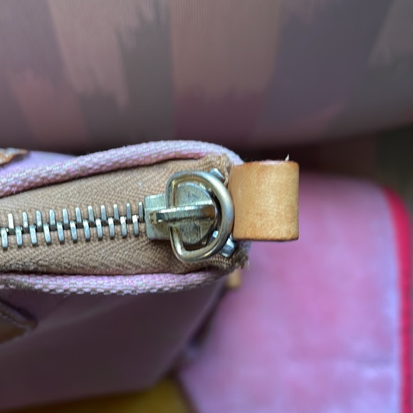 Pink Dooney & Bourke shoulder bag with leather trims and tassels - Picture 14 of 17